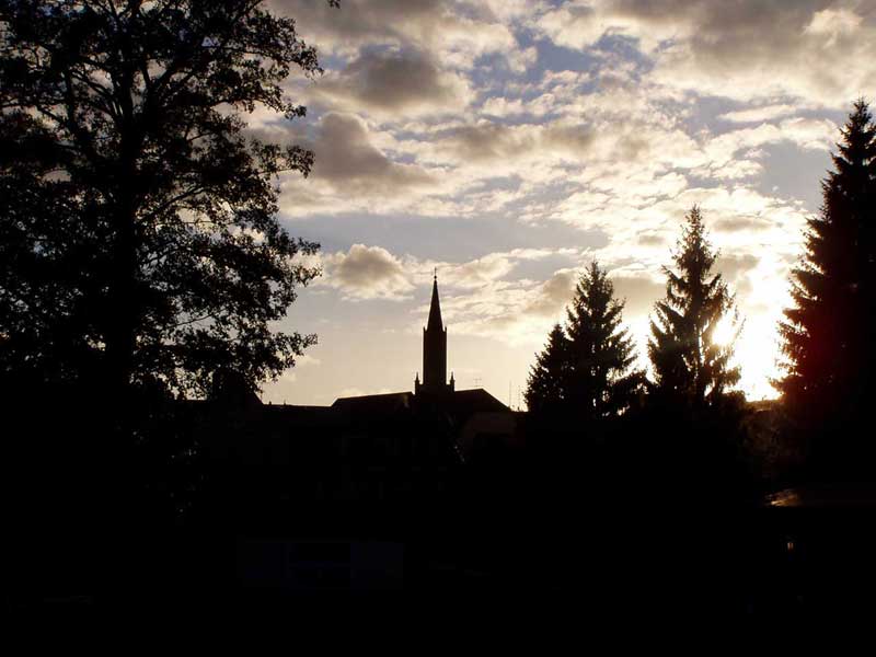 Kirche in der Dämmerung